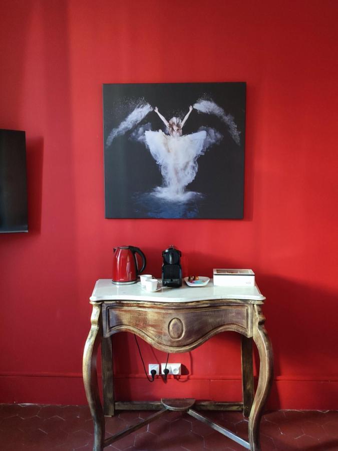 Les Jardins De La Fontaine Bed & Breakfast อาเลส ภายนอก รูปภาพ
