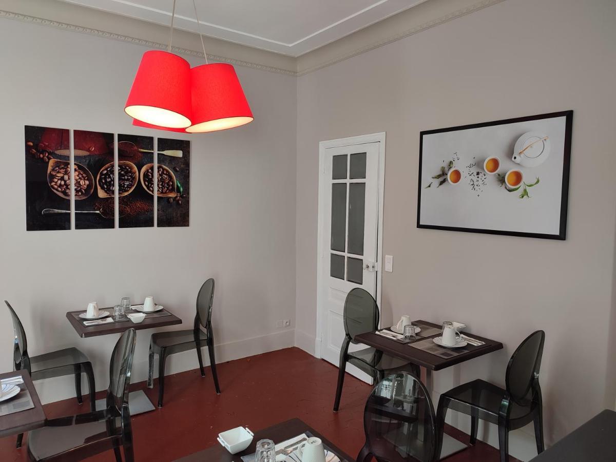 Les Jardins De La Fontaine Bed & Breakfast อาเลส ภายนอก รูปภาพ
