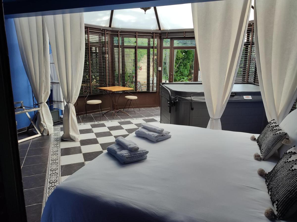 Les Jardins De La Fontaine Bed & Breakfast อาเลส ภายนอก รูปภาพ