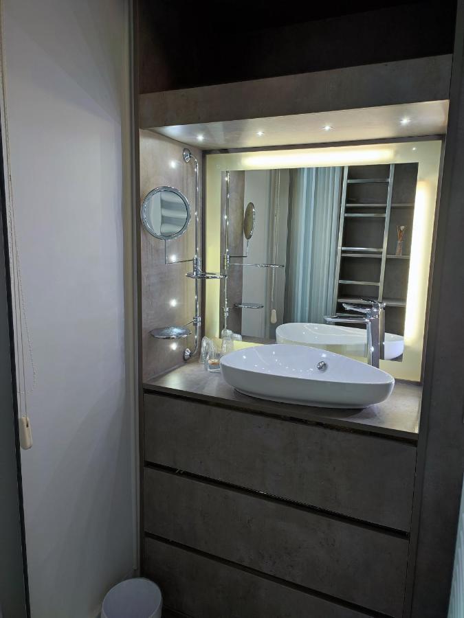 Les Jardins De La Fontaine Bed & Breakfast อาเลส ภายนอก รูปภาพ