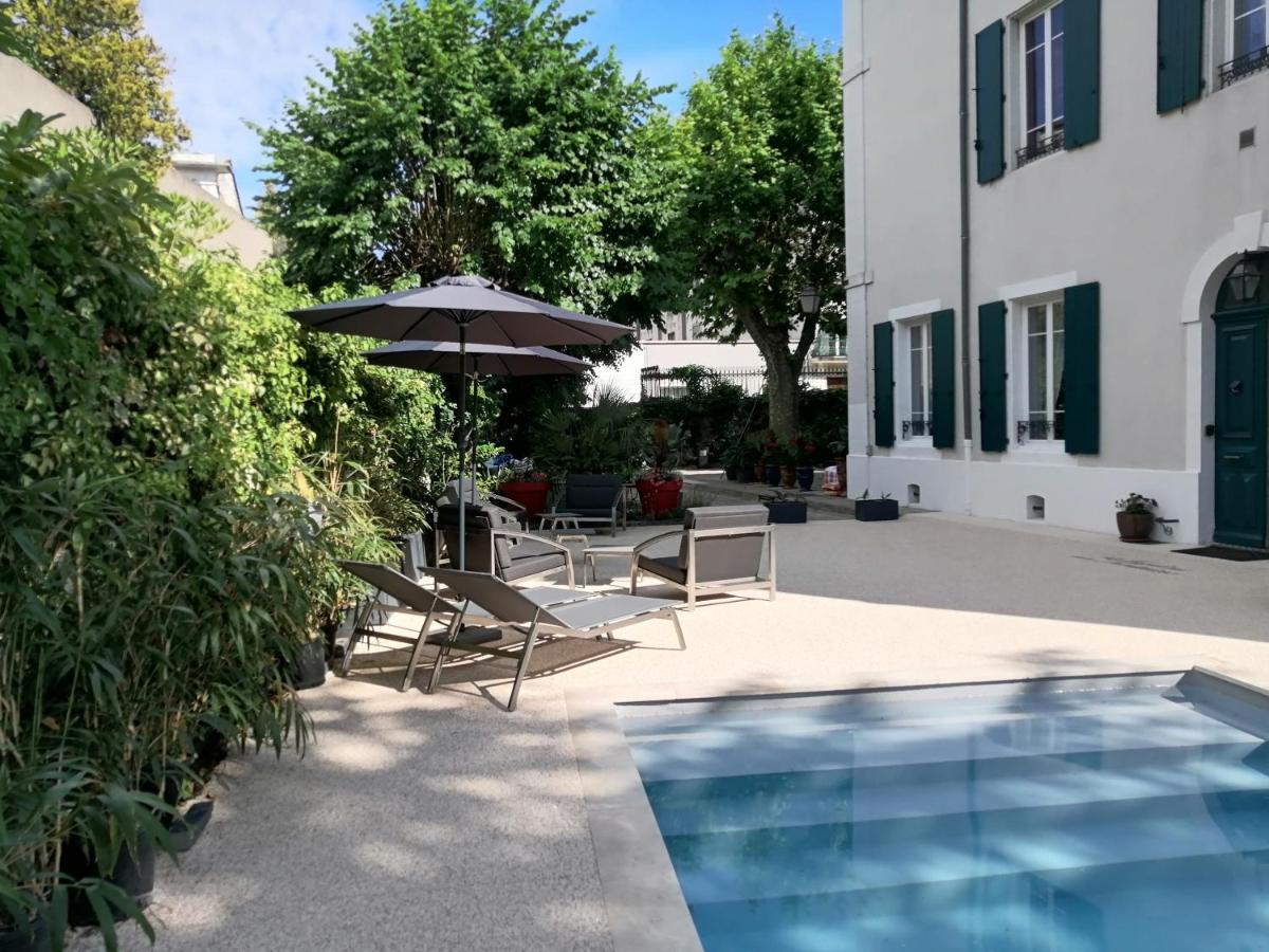 Les Jardins De La Fontaine Bed & Breakfast อาเลส ภายนอก รูปภาพ