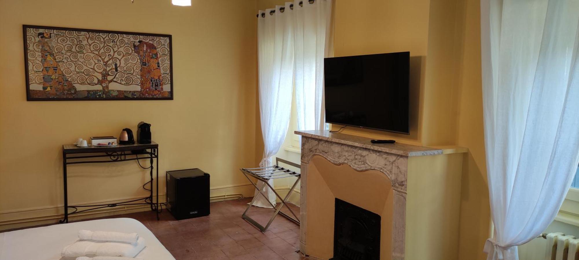 Les Jardins De La Fontaine Bed & Breakfast อาเลส ภายนอก รูปภาพ