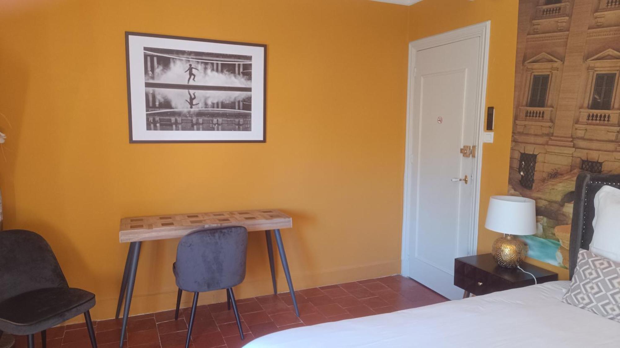 Les Jardins De La Fontaine Bed & Breakfast อาเลส ภายนอก รูปภาพ